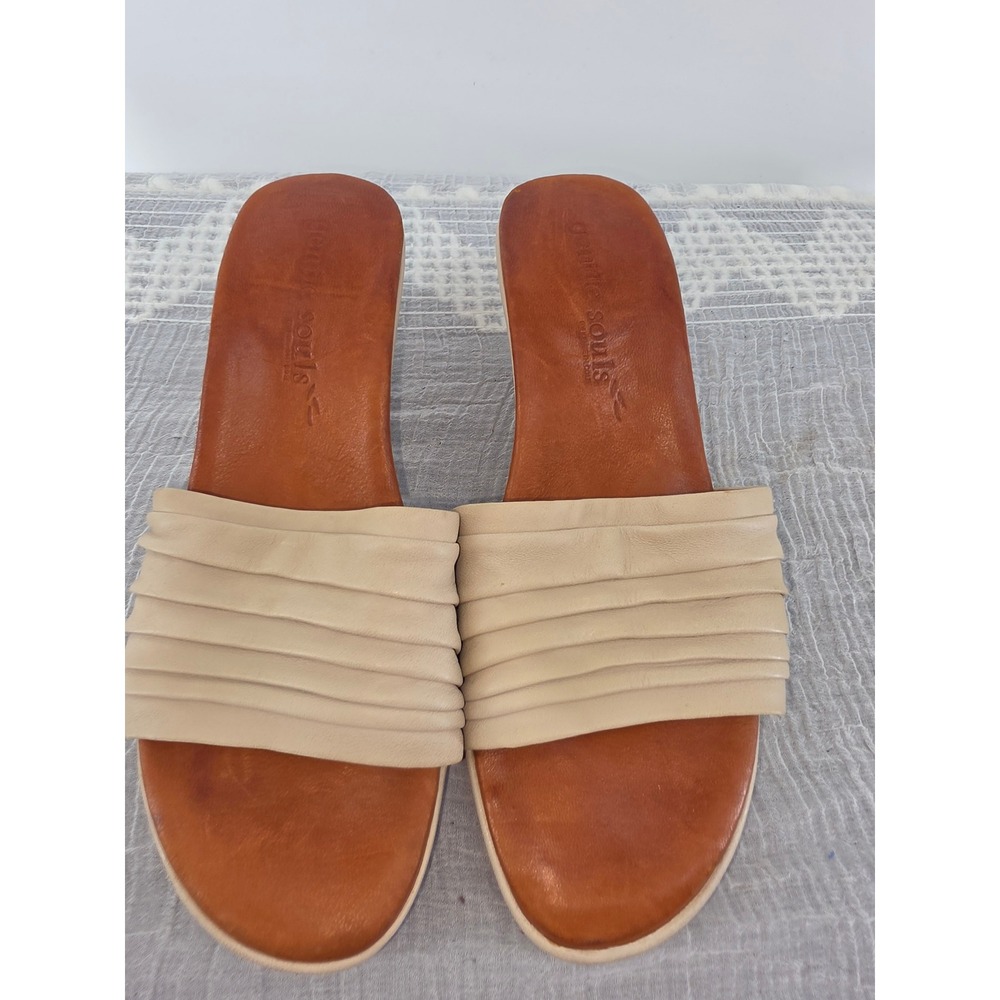 Gentle Souls Kenneth Cole Womens Beige Pleated Leather Wedge Slide Sandals